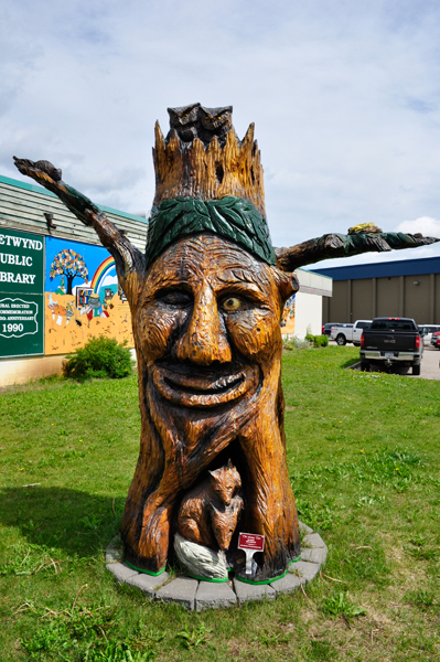 2010 the Living Tree chainsaw carving